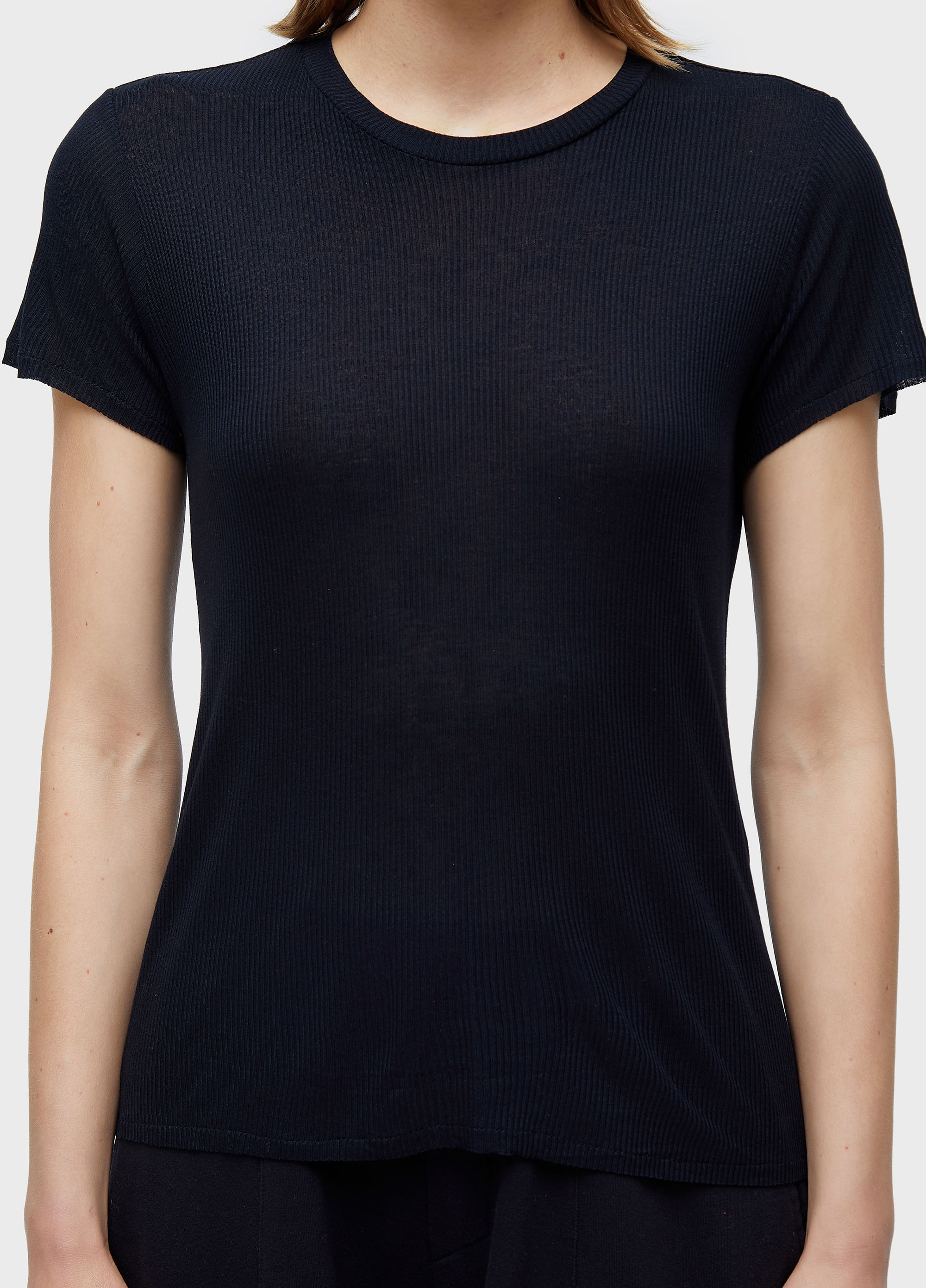T-shirt fit light