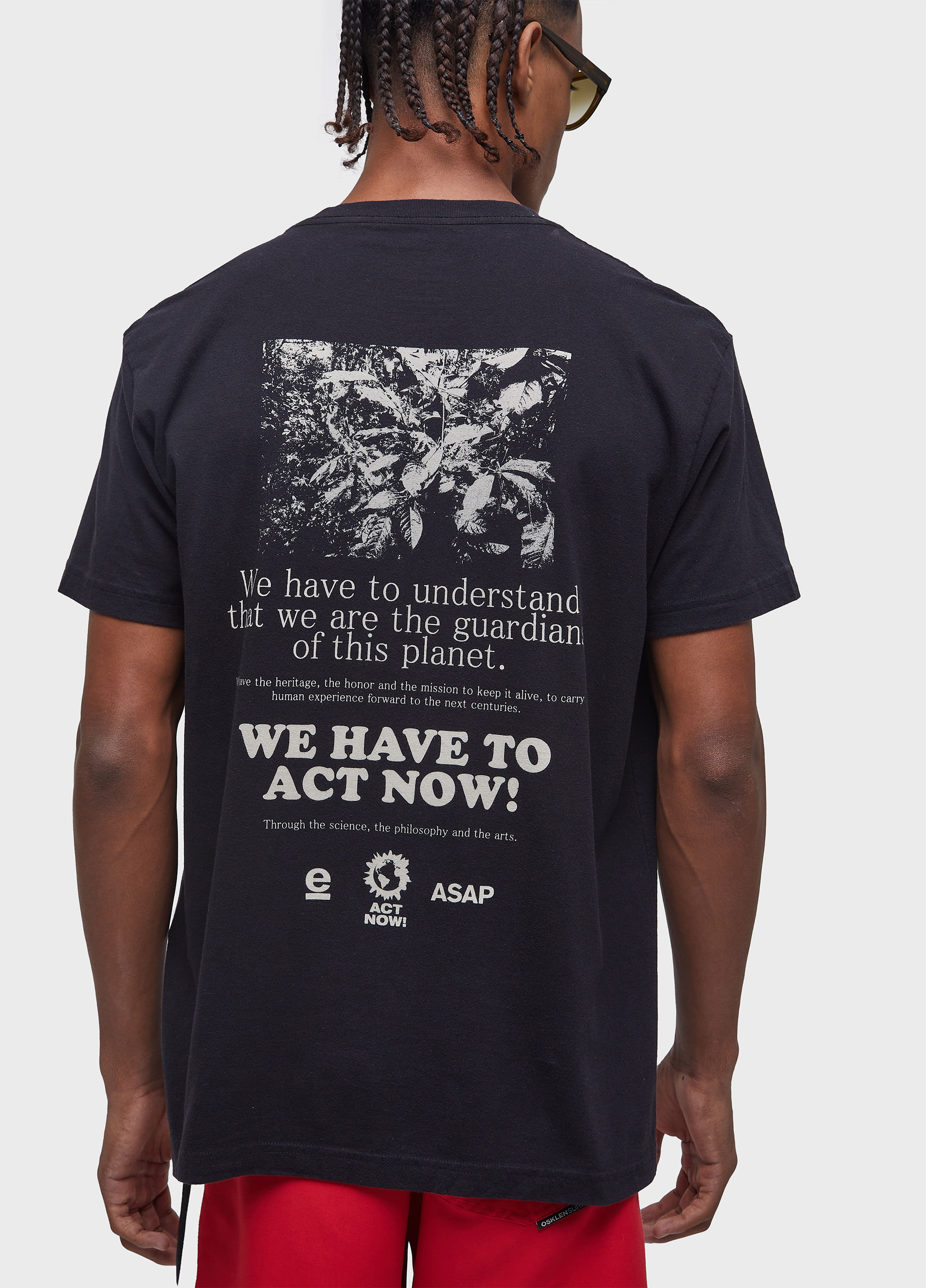 T-shirt vintage act now poster