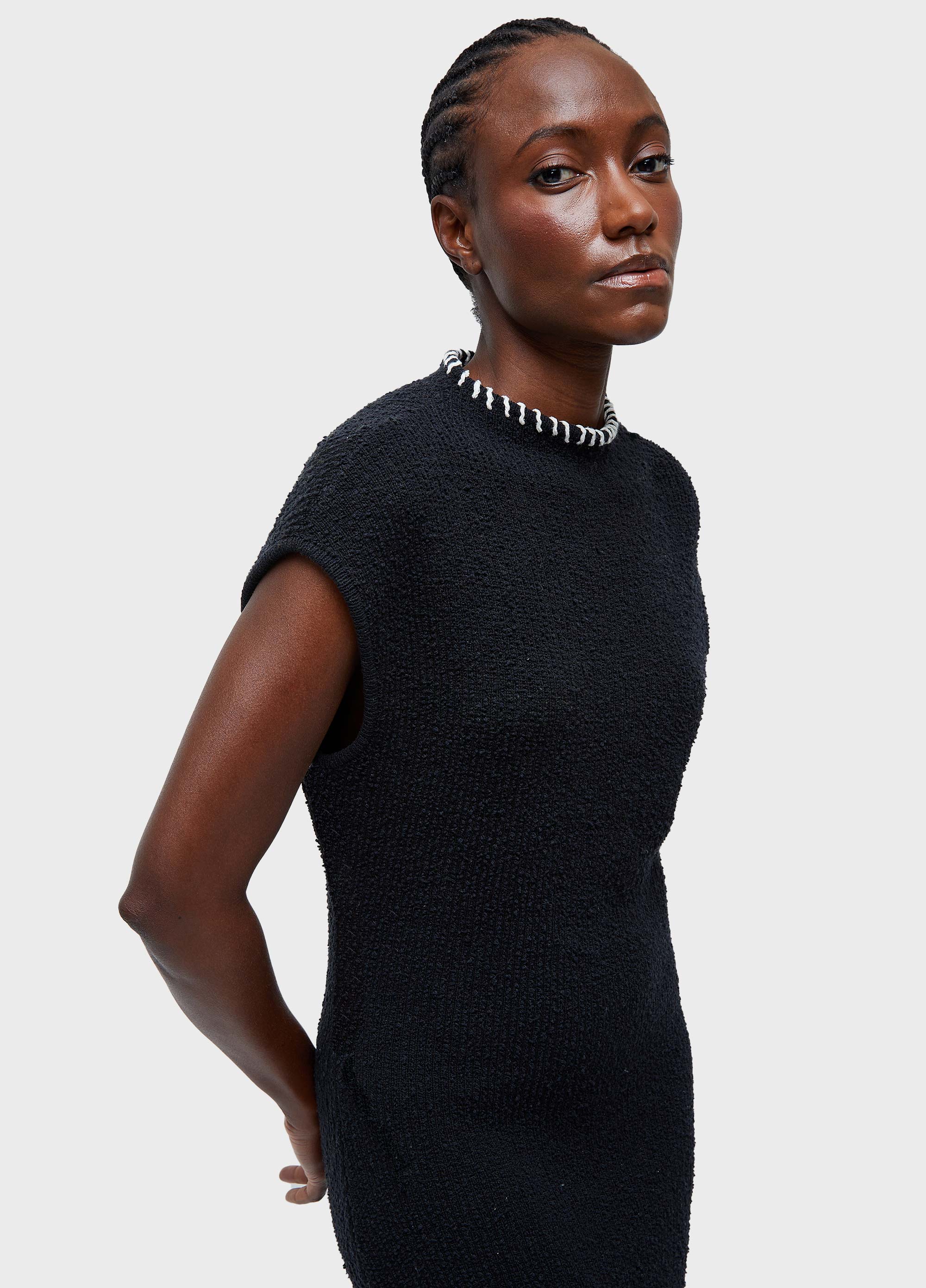Vestido tricot bouclet pespontos