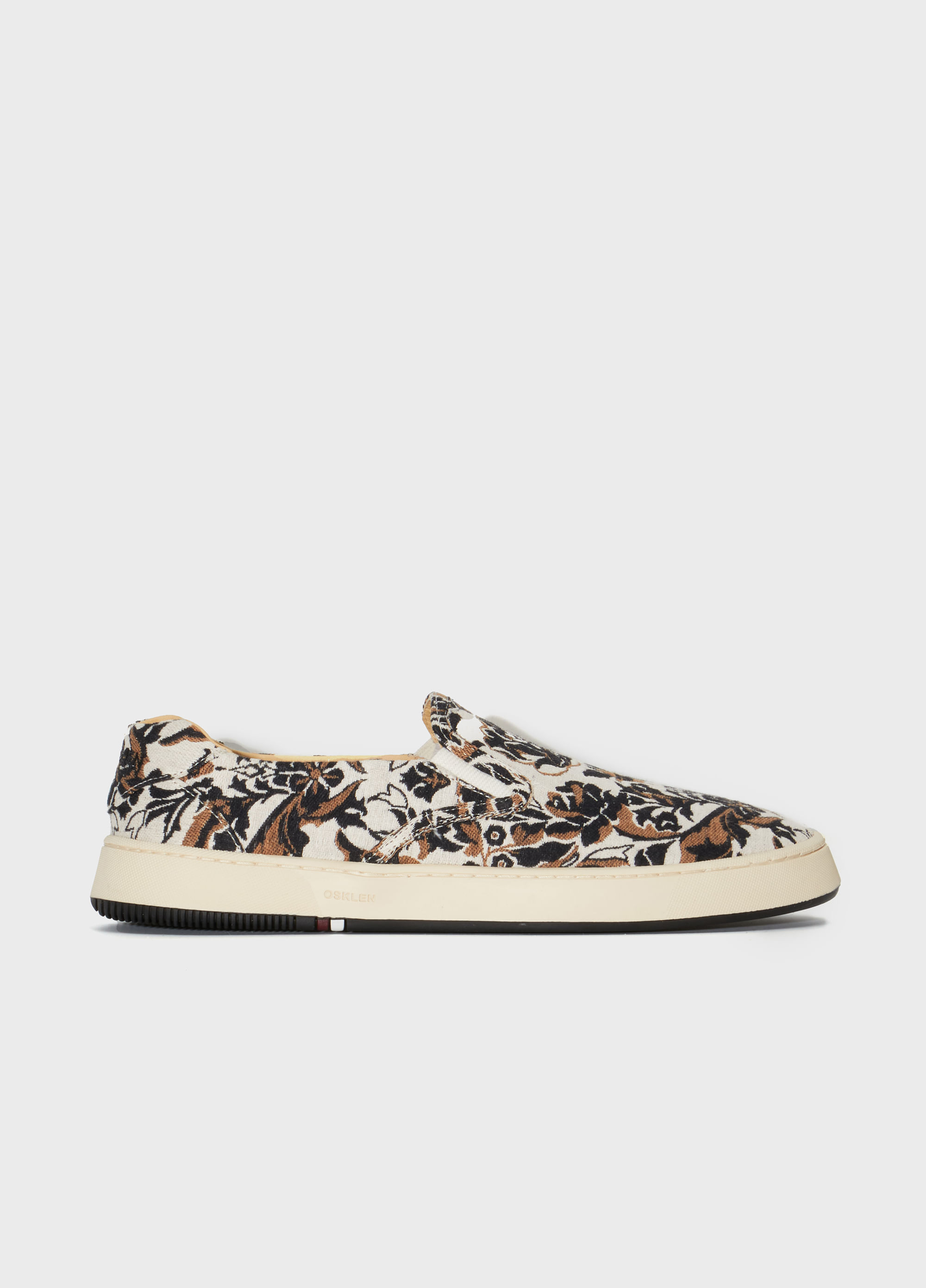 Tênis bossanova jacquard rosas
