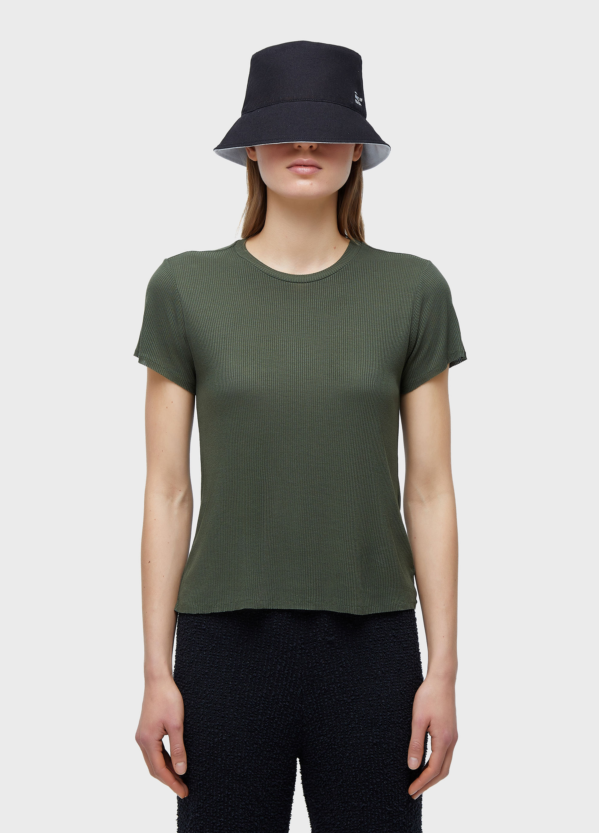 T-shirt fit light