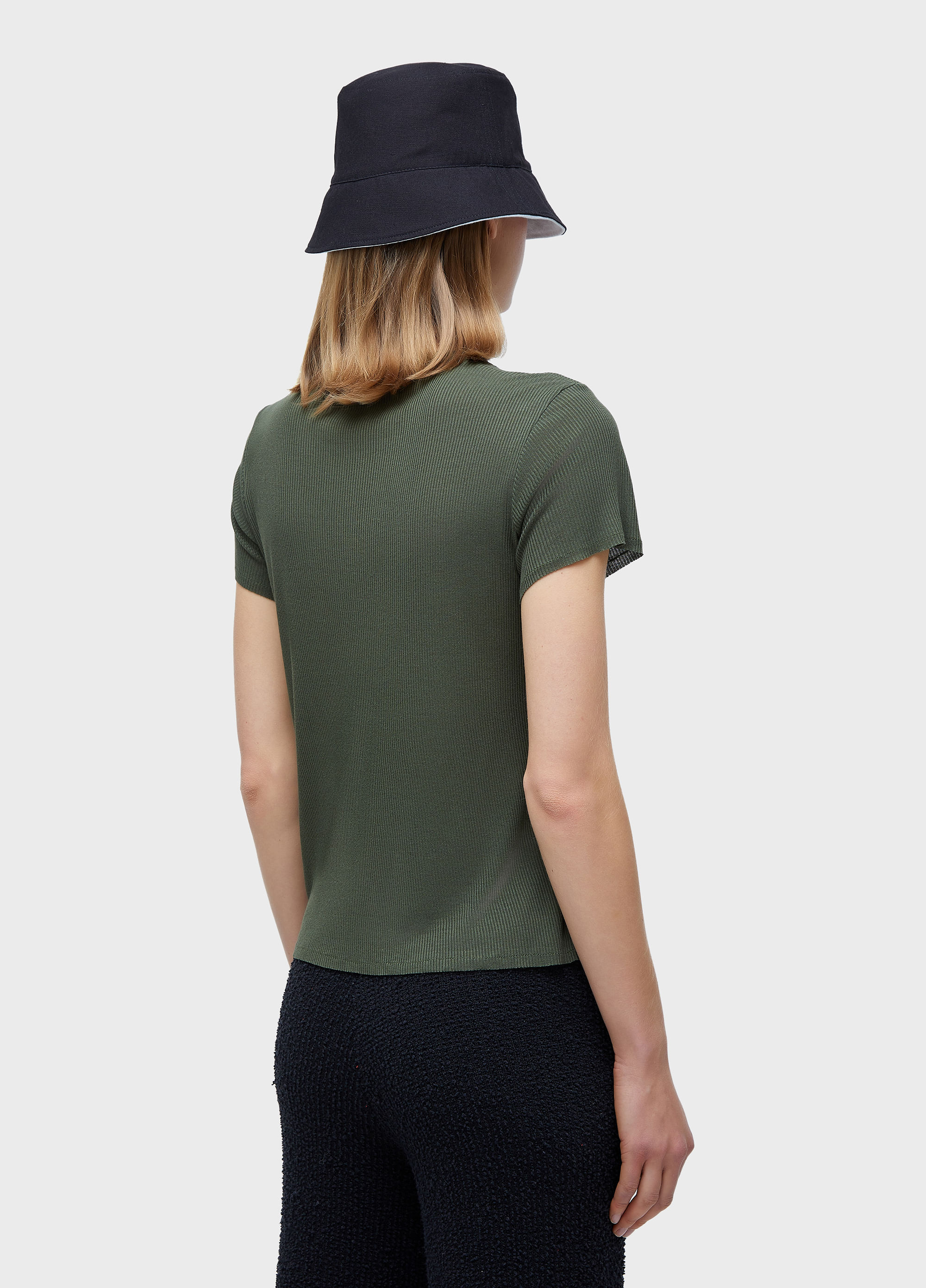 T-shirt fit light