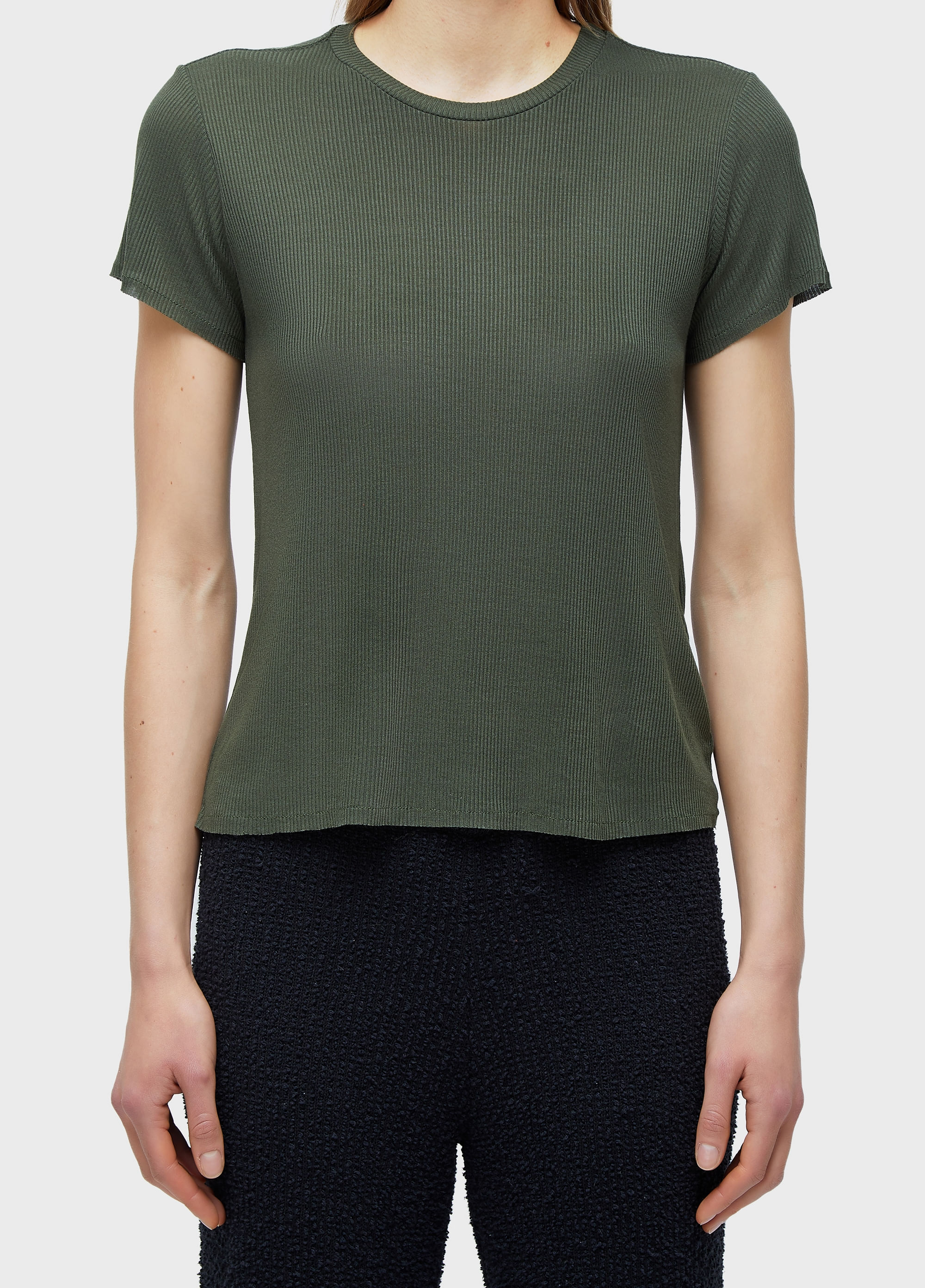 T-shirt fit light
