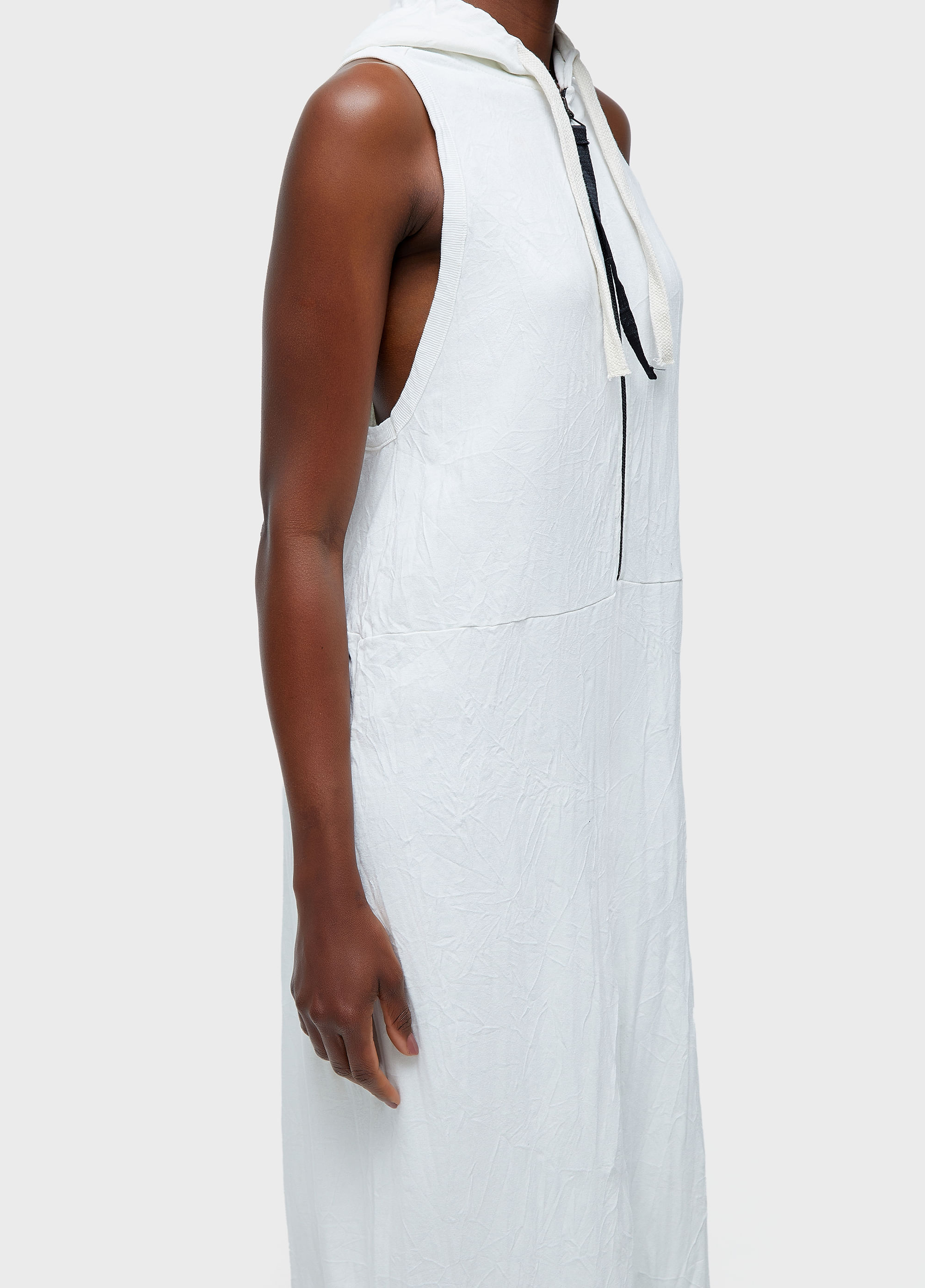 Macacão sleeveless capuz wrinkled