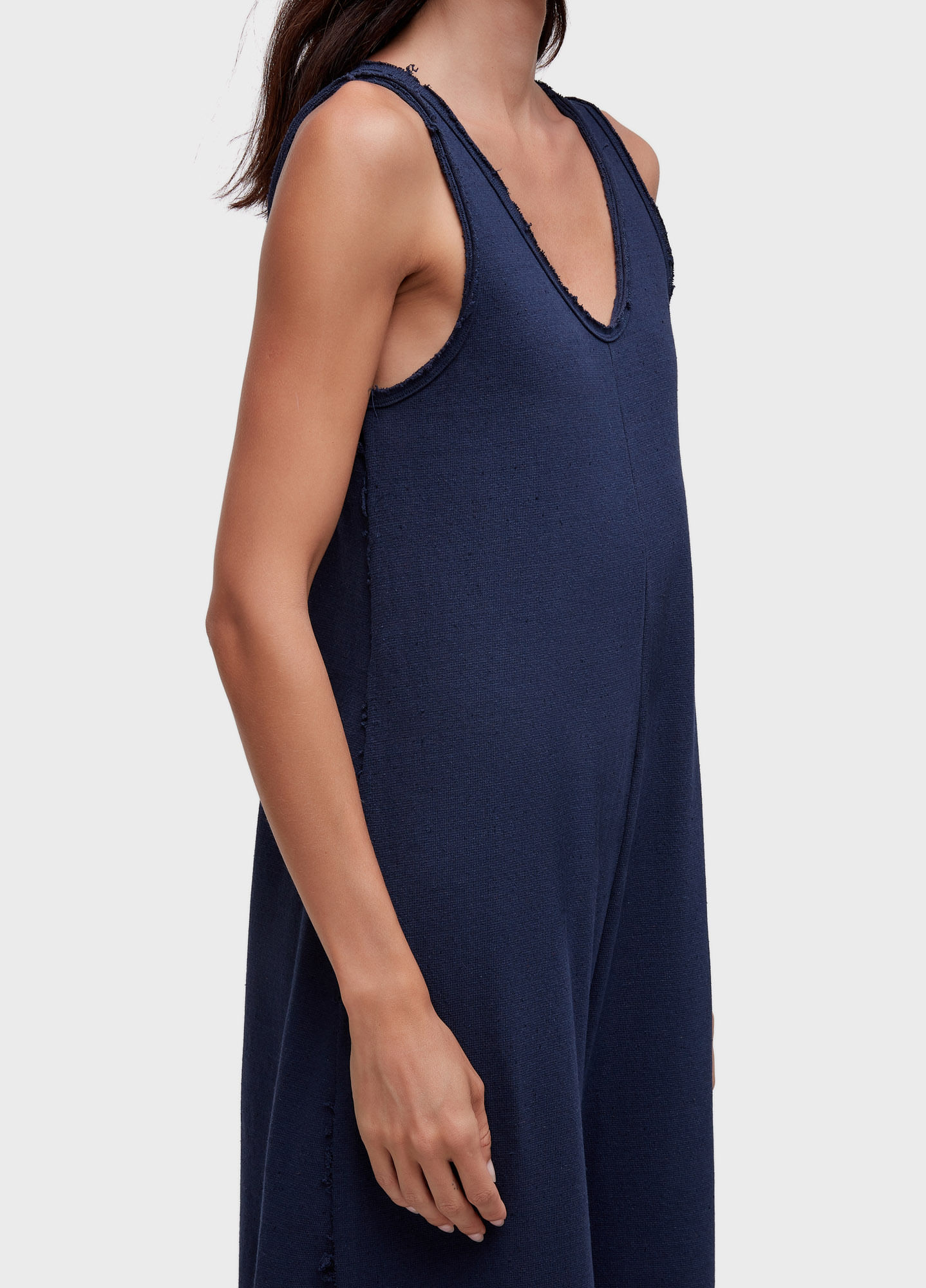 Macacão decote rustico desfiado