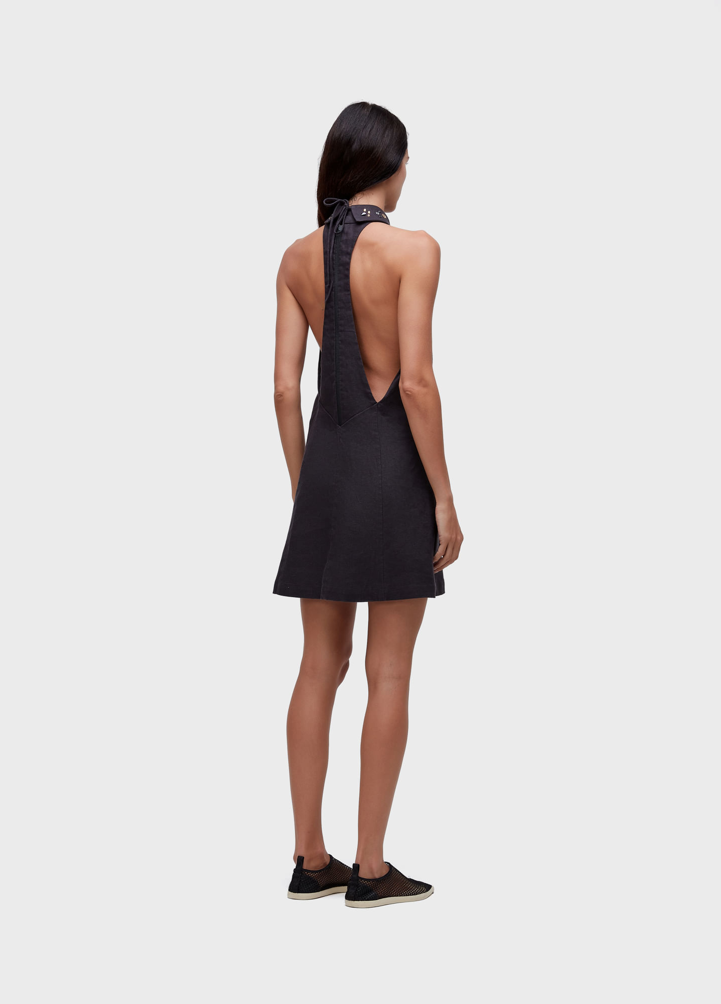 Vestido curto gola cristais