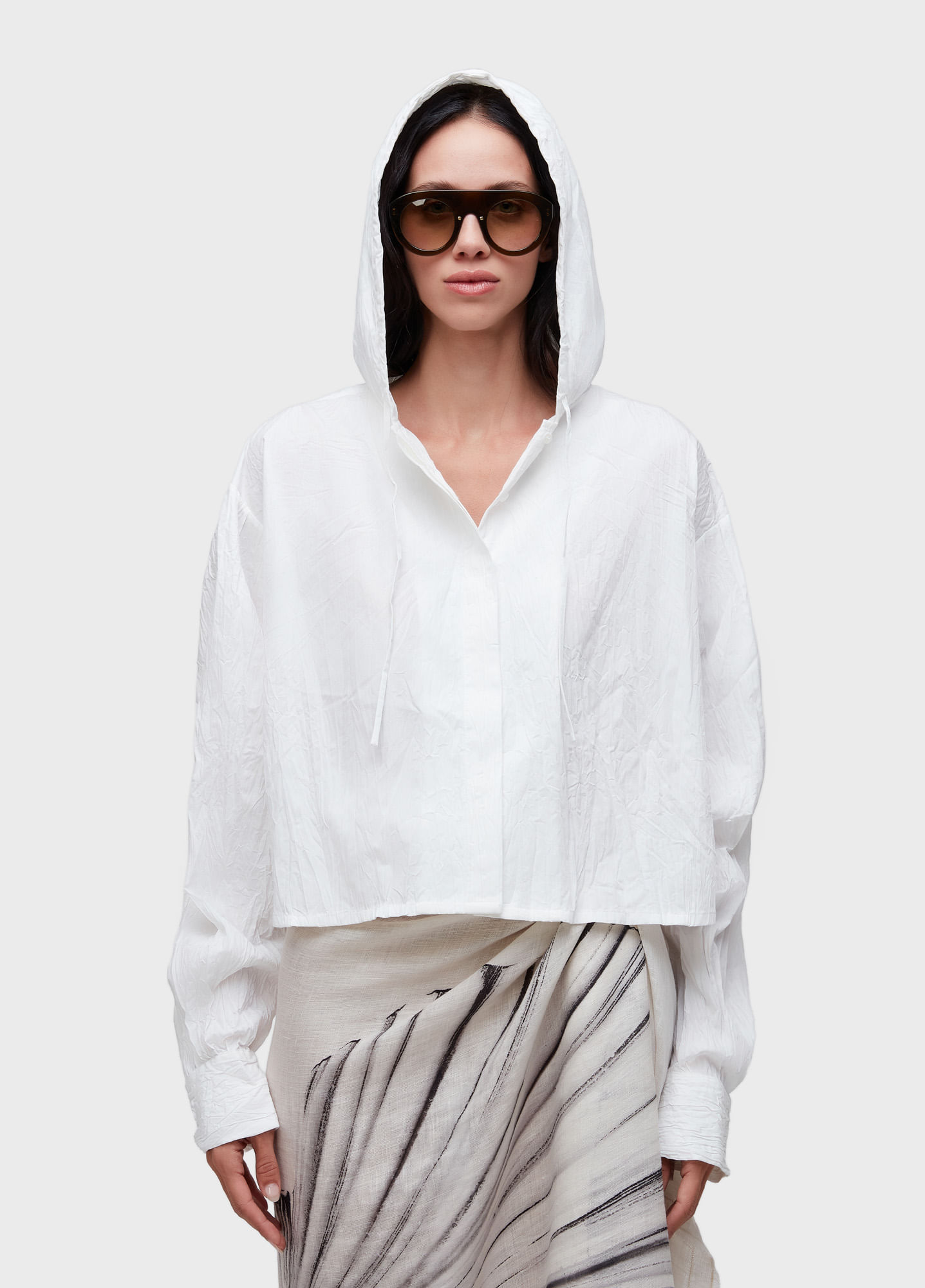 Camisa capuz cropped wrinkle tricoline