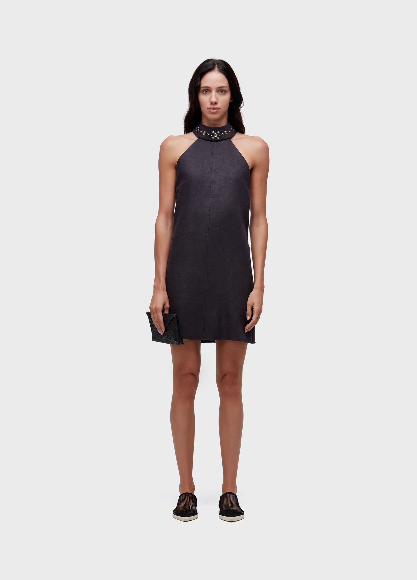 Vestido curto gola cristais