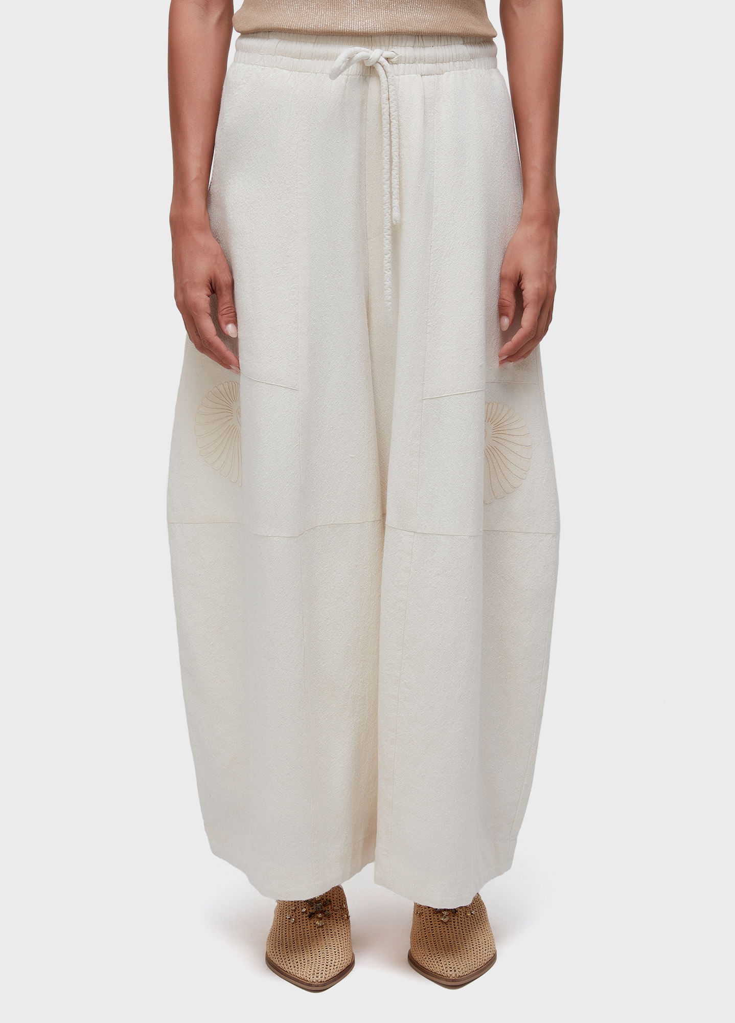 Calça bordado concha