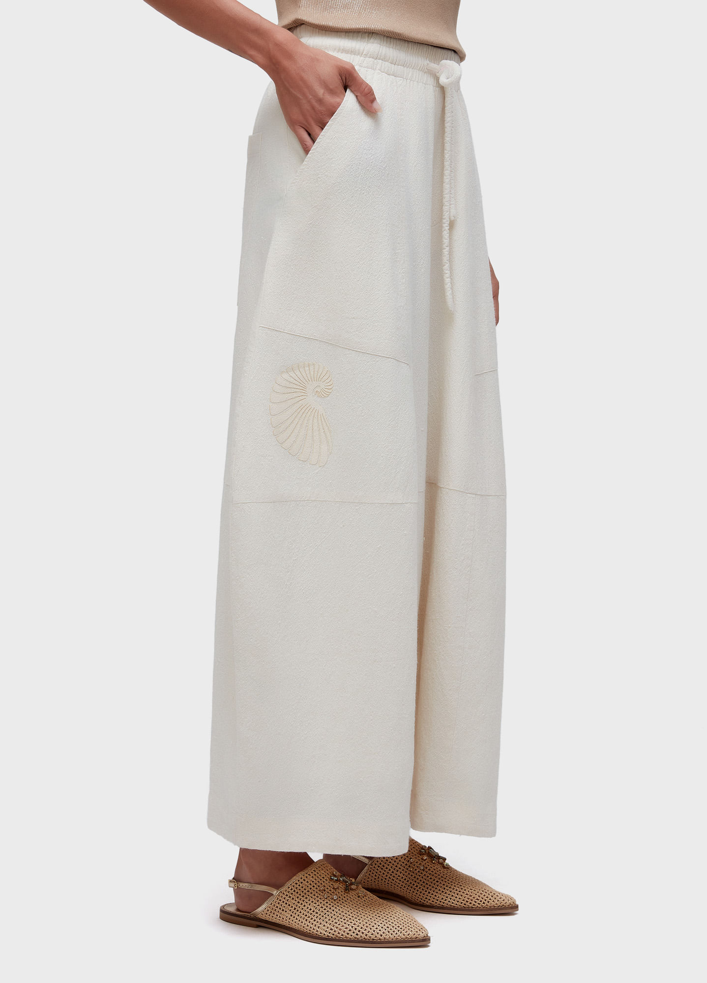 Calça bordado concha