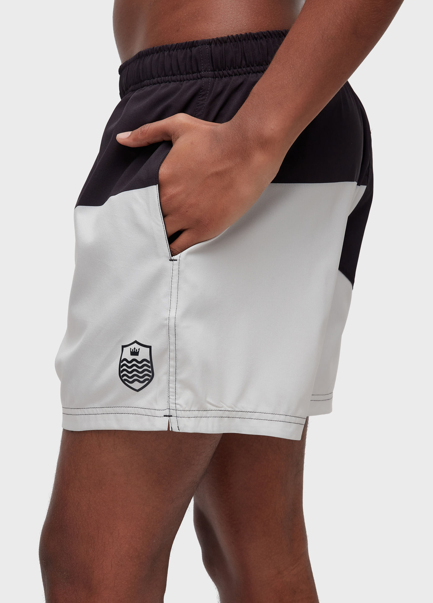 Beach short bicolor brasão