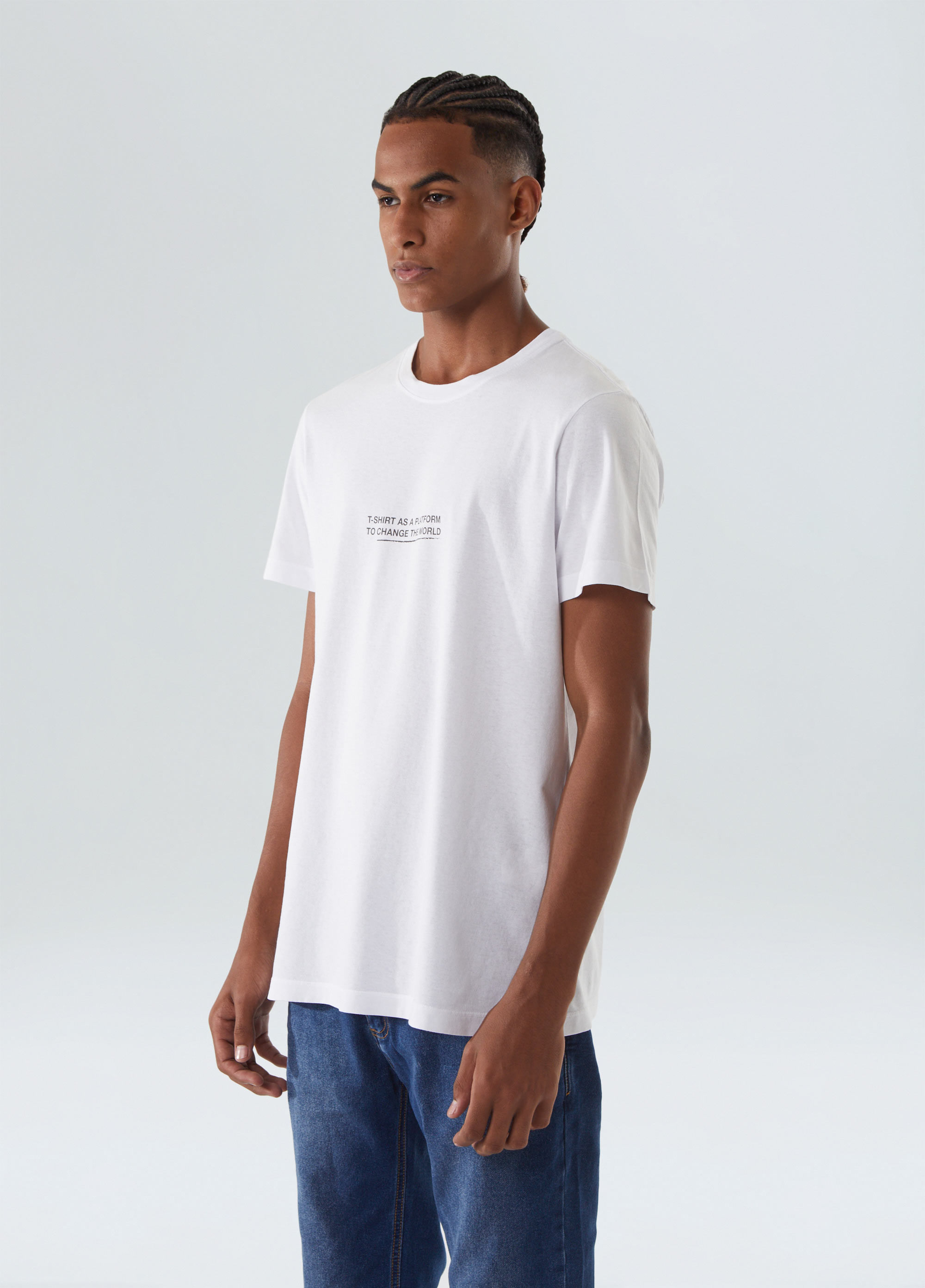 T-shirt stone platform