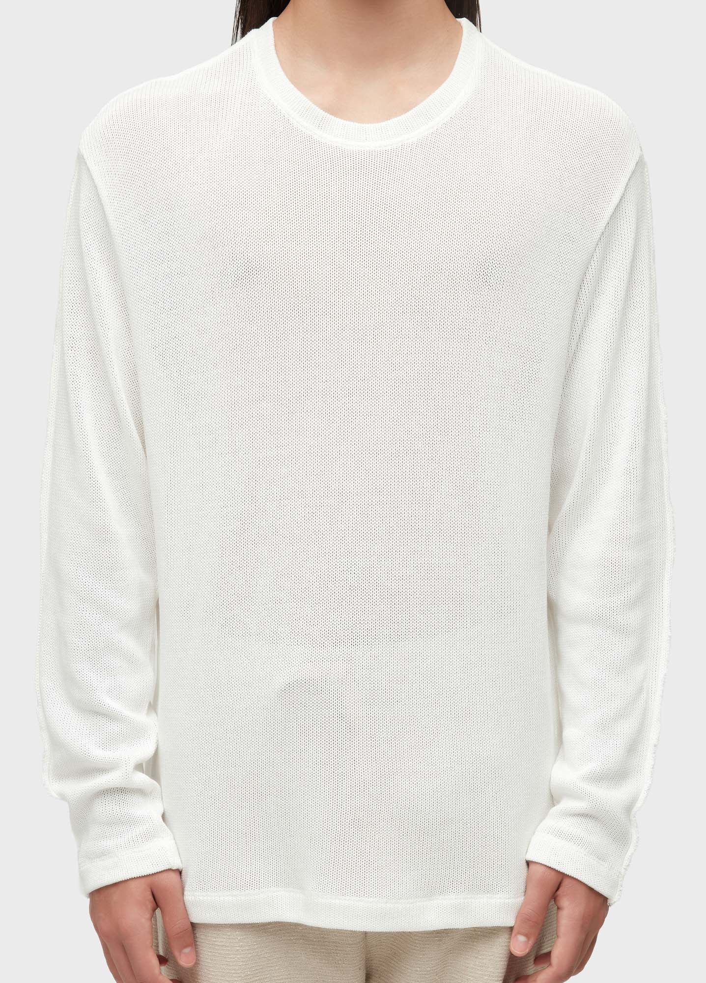 T-shirt over knit texture seam