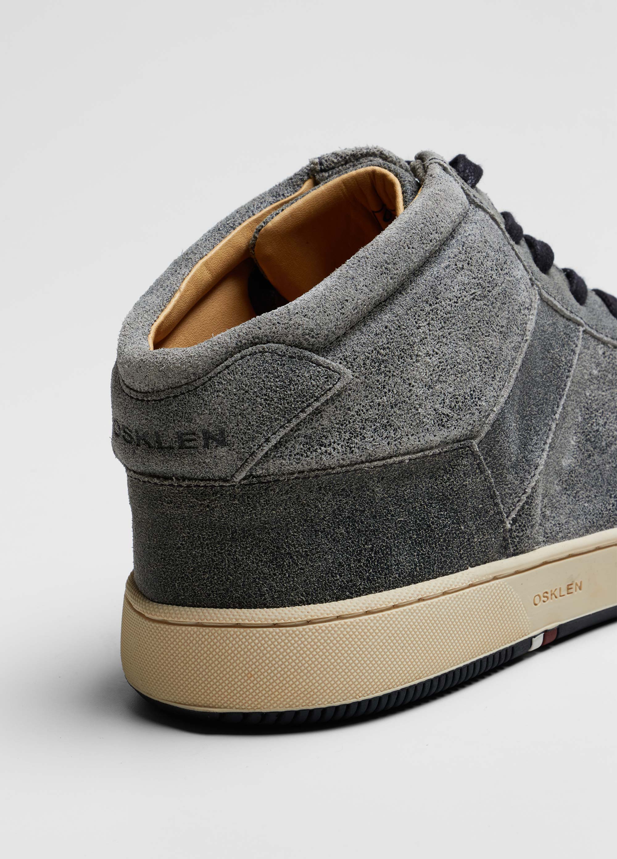 Tênis soho couro gasto cano alto