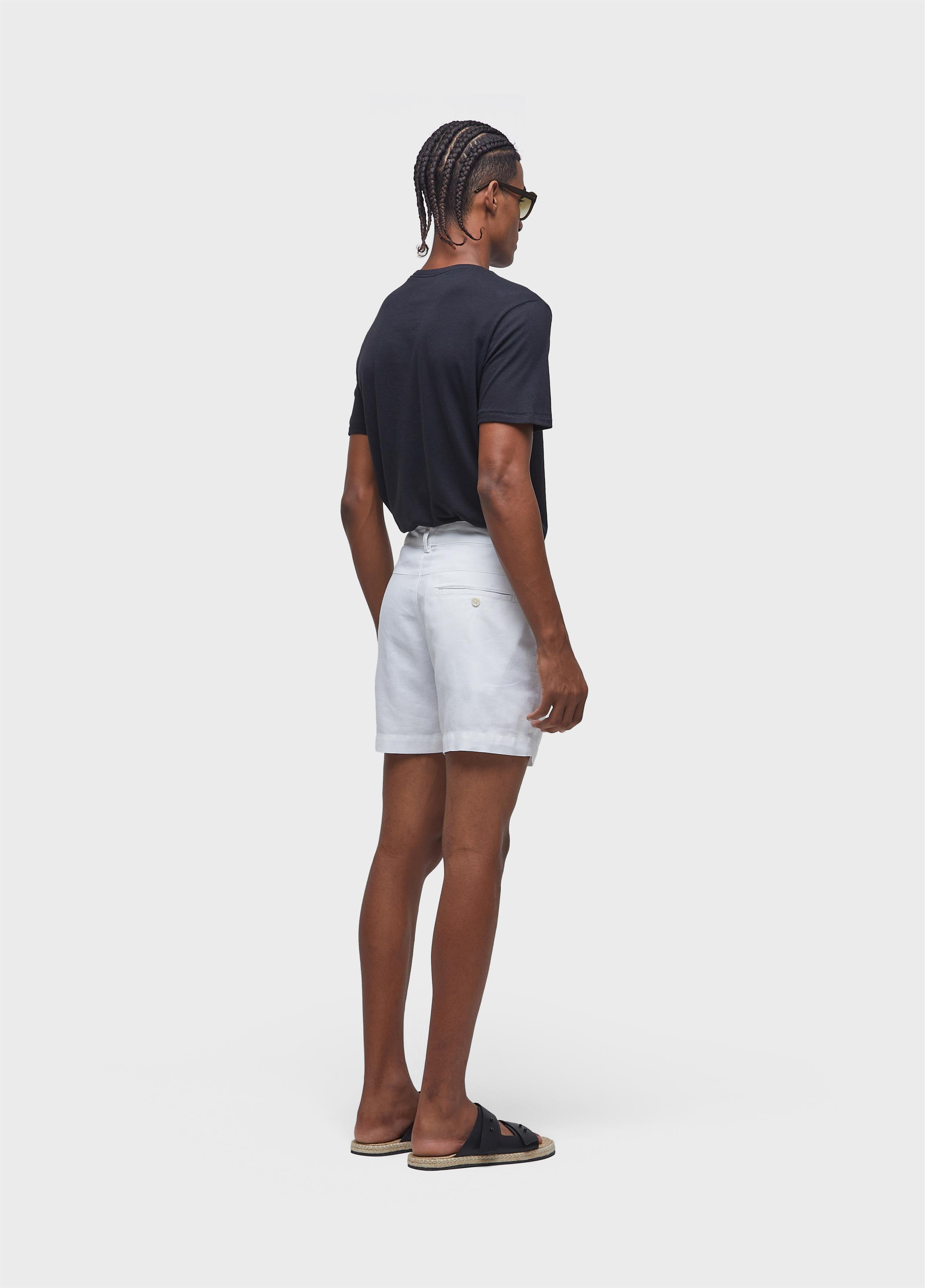 Short fluid linen pleats