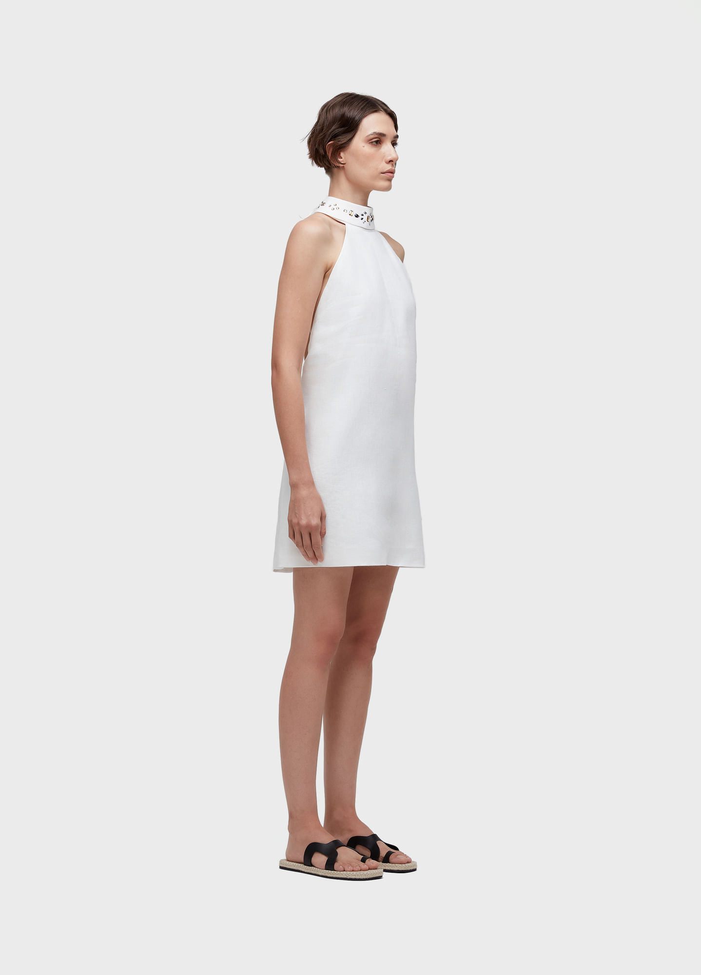 Vestido curto gola cristais