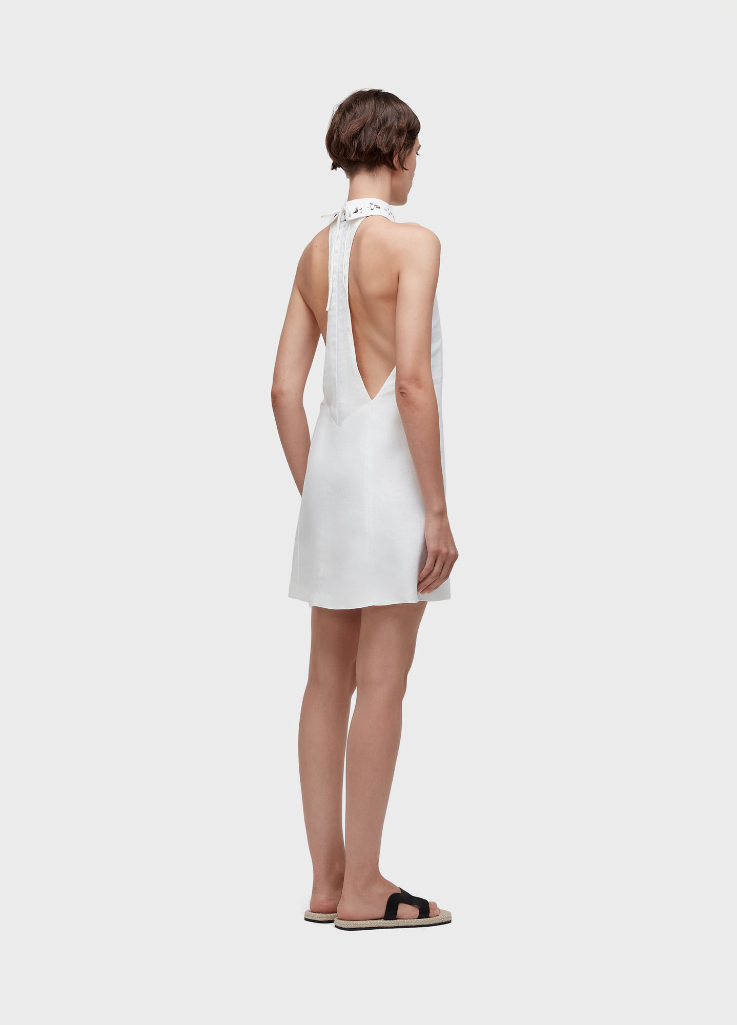 Vestido curto gola cristais