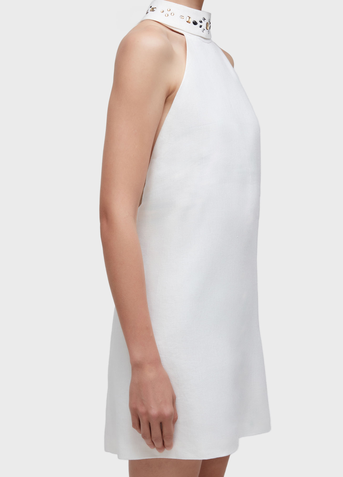 Vestido curto gola cristais