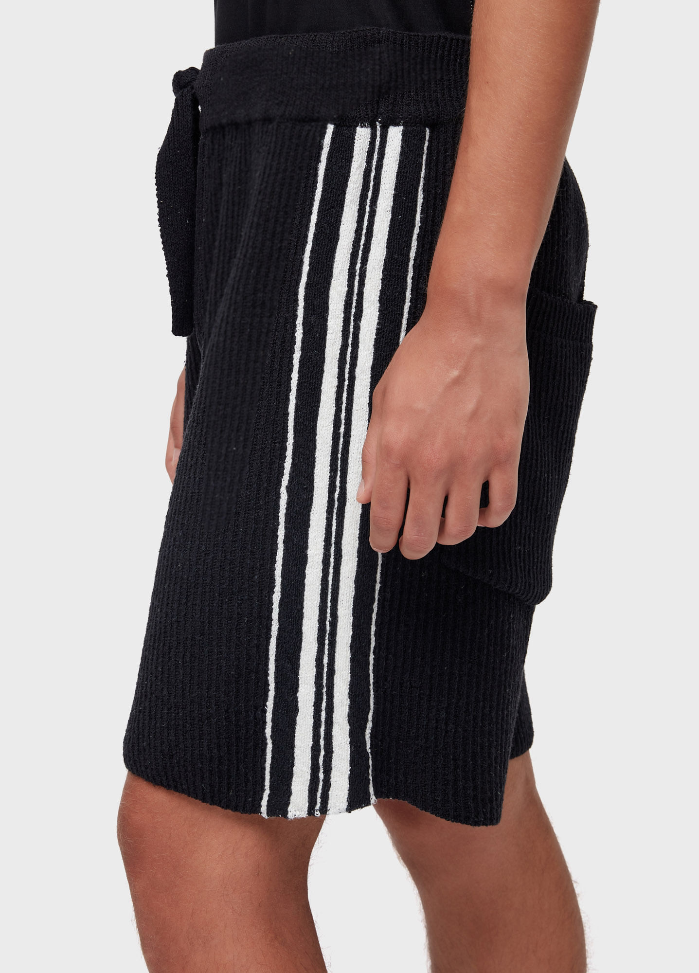 Bermuda tricot over stripes