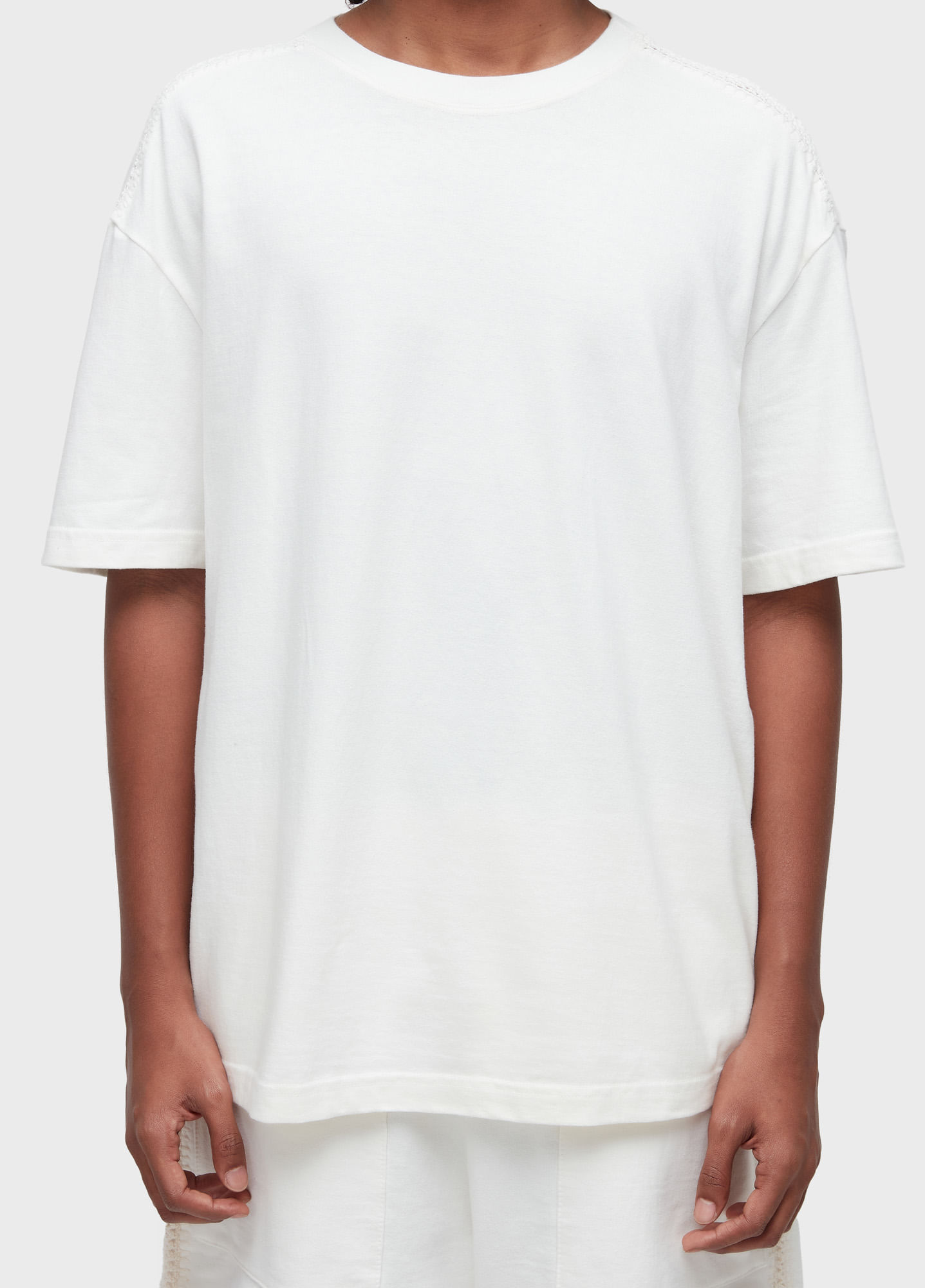 T-shirt over shoulder crochê MC