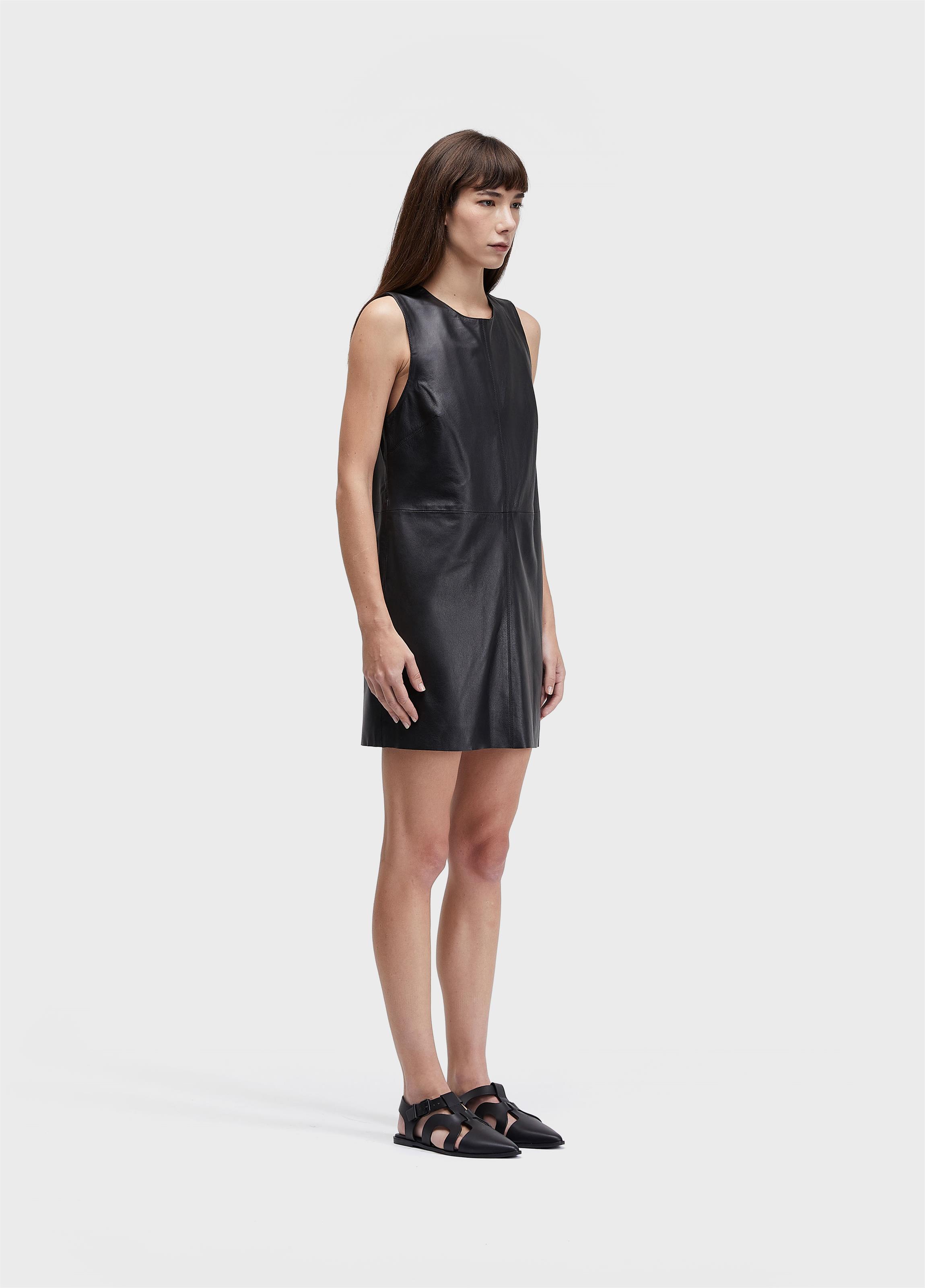 Vestido curto sleeveless couro