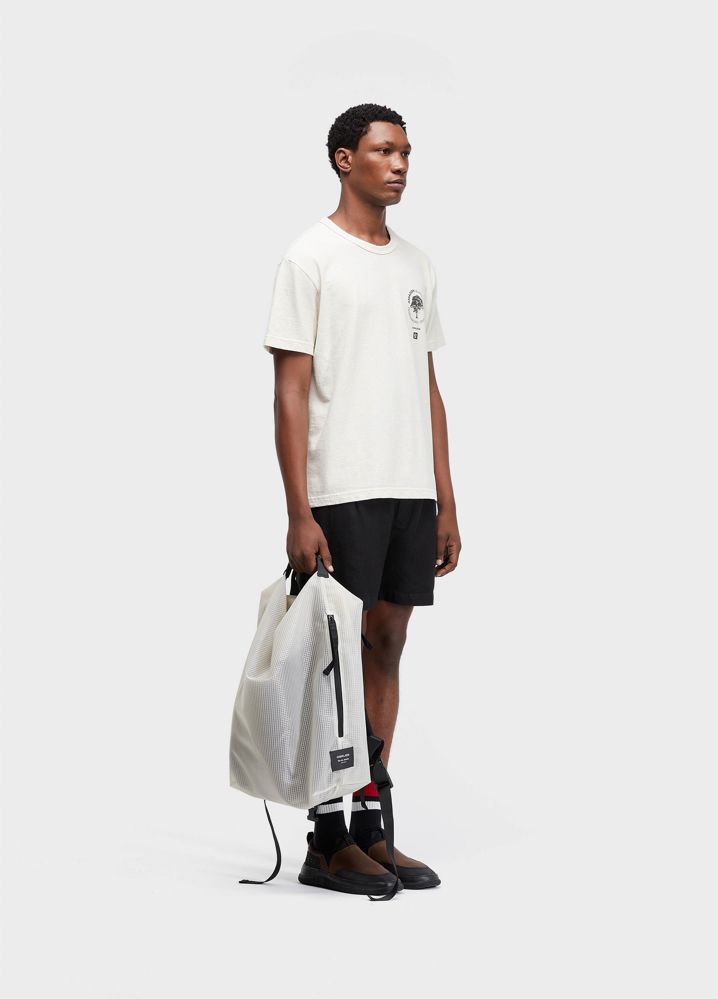 Short fluid linen pleats