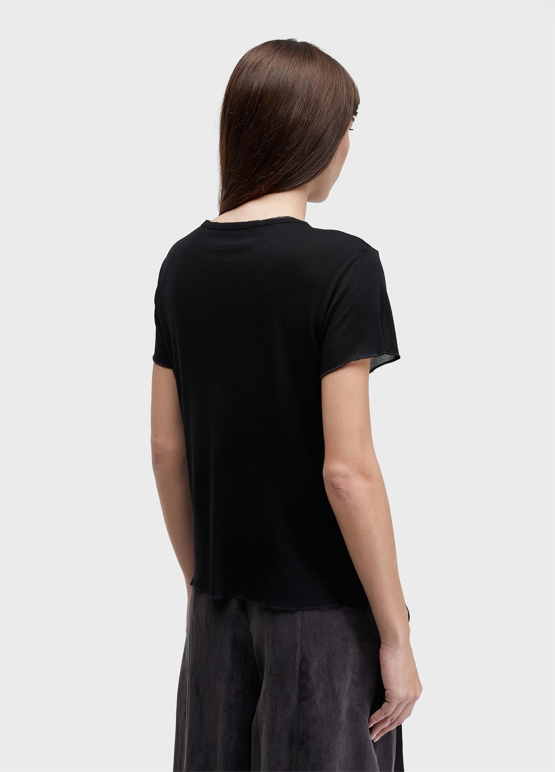 Tshirt vies light