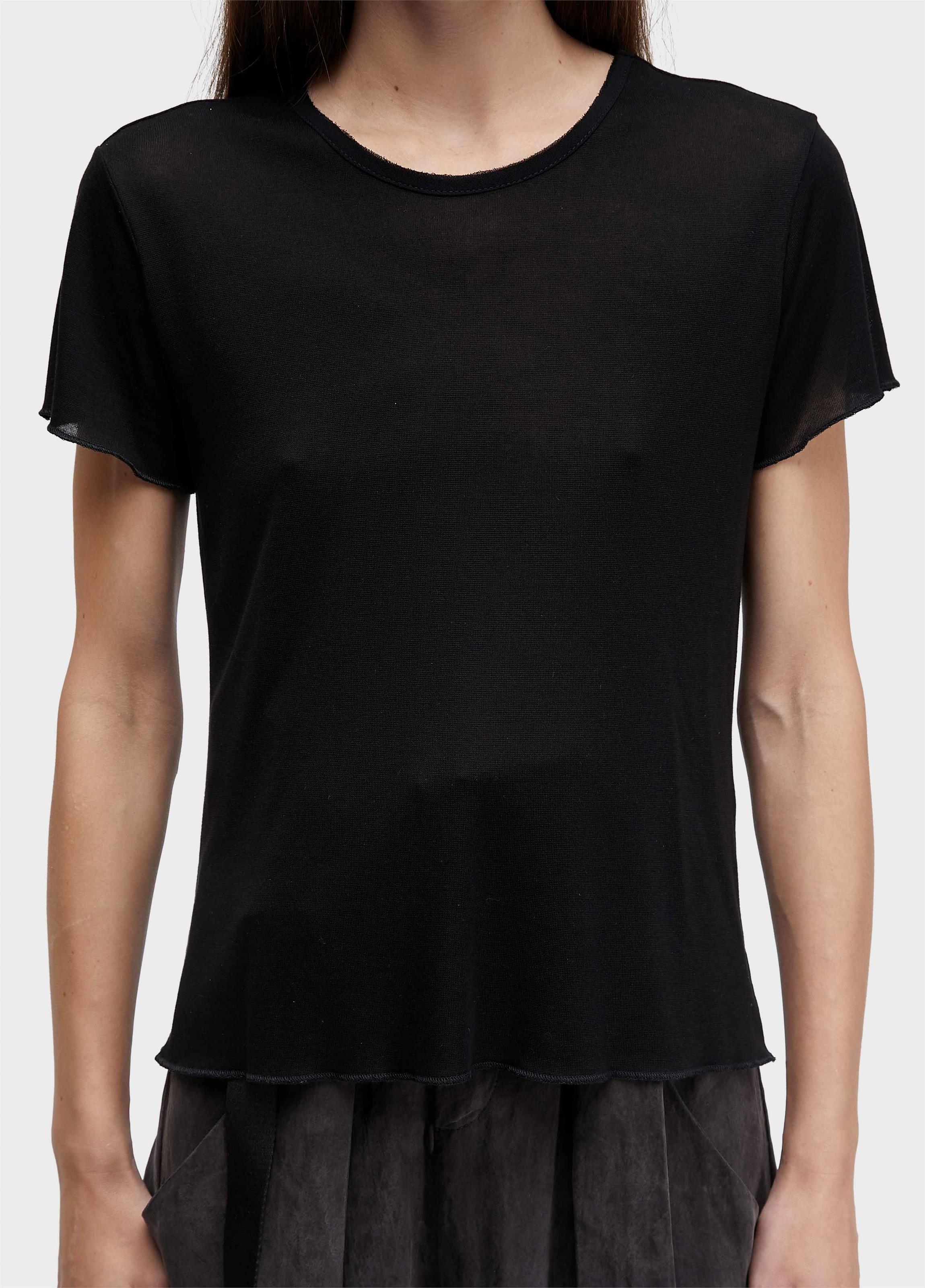 Tshirt vies light
