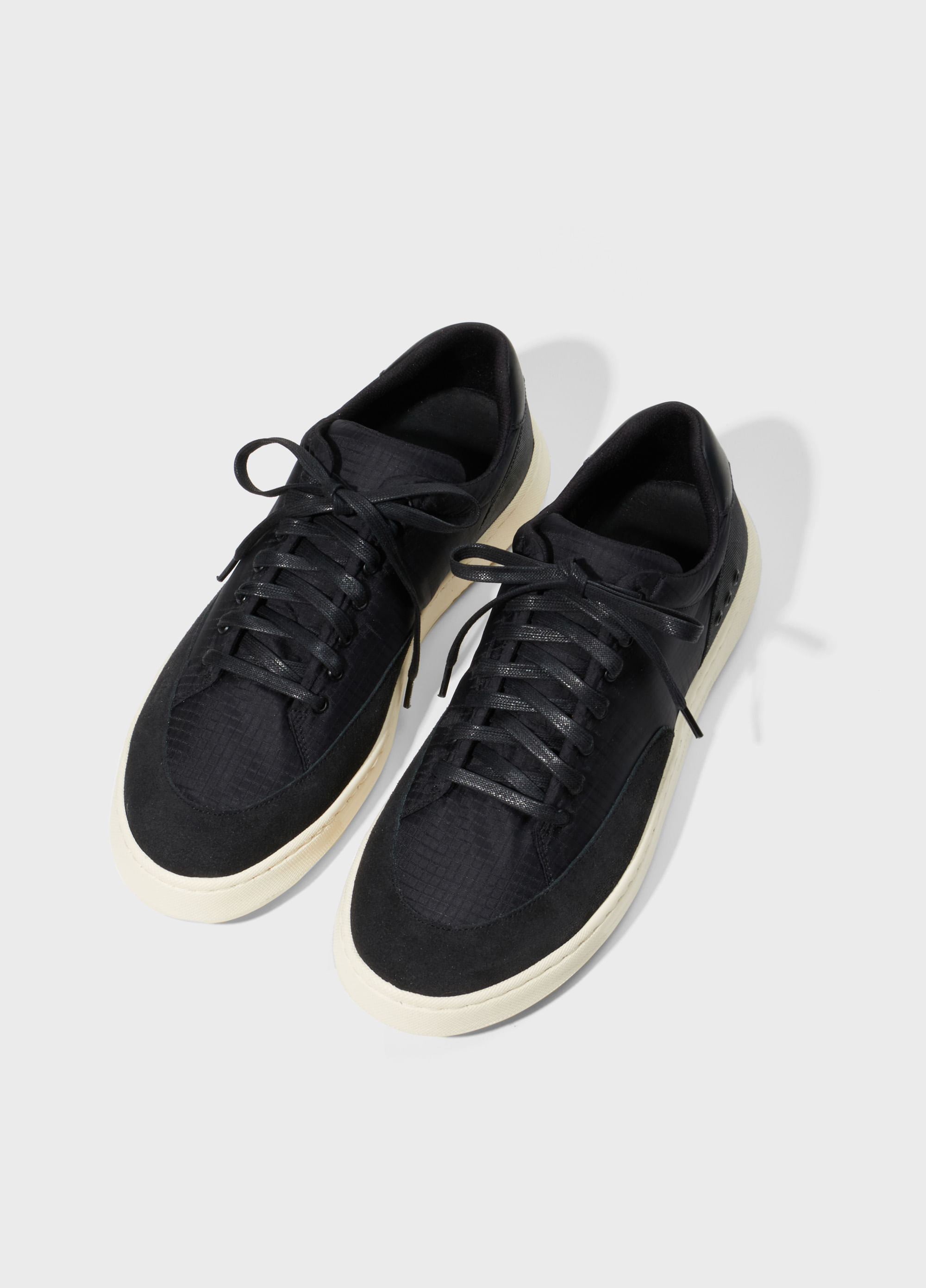 Tenis superlight laces