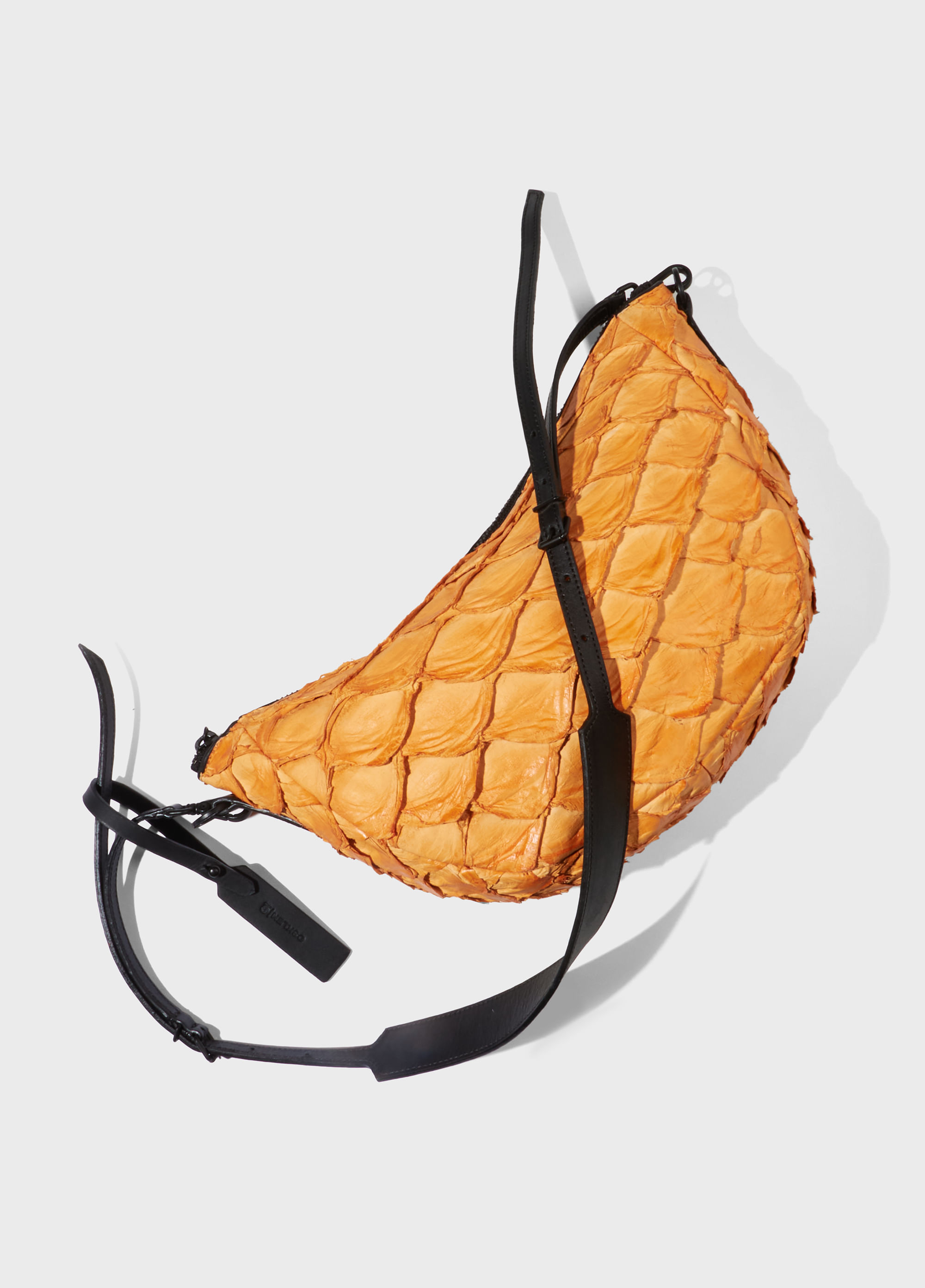 Wallet Body Bag／black × orangeアクセント Andiroba mini bag | Osklen