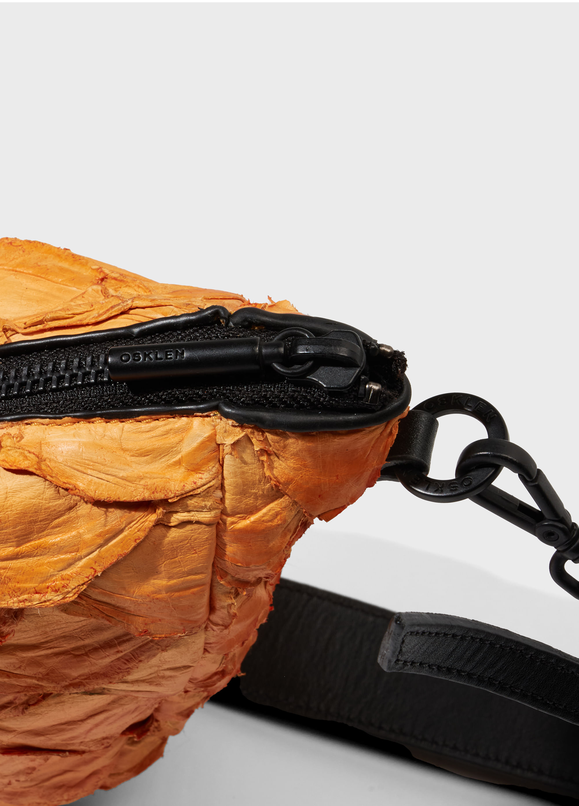 Wallet Body Bag／black × orangeアクセント Andiroba mini bag | Osklen