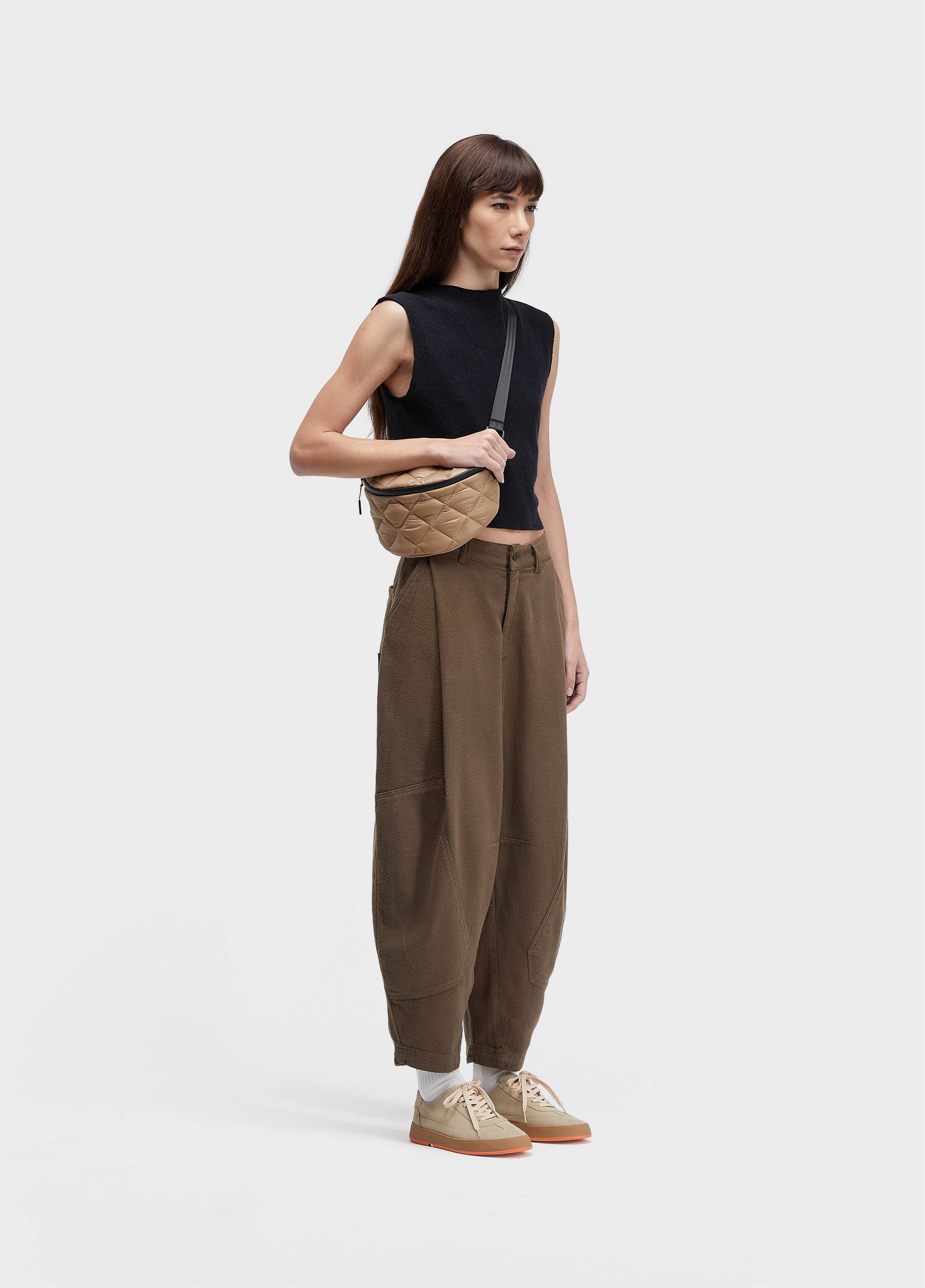 Calça pregas recortes organic cotton