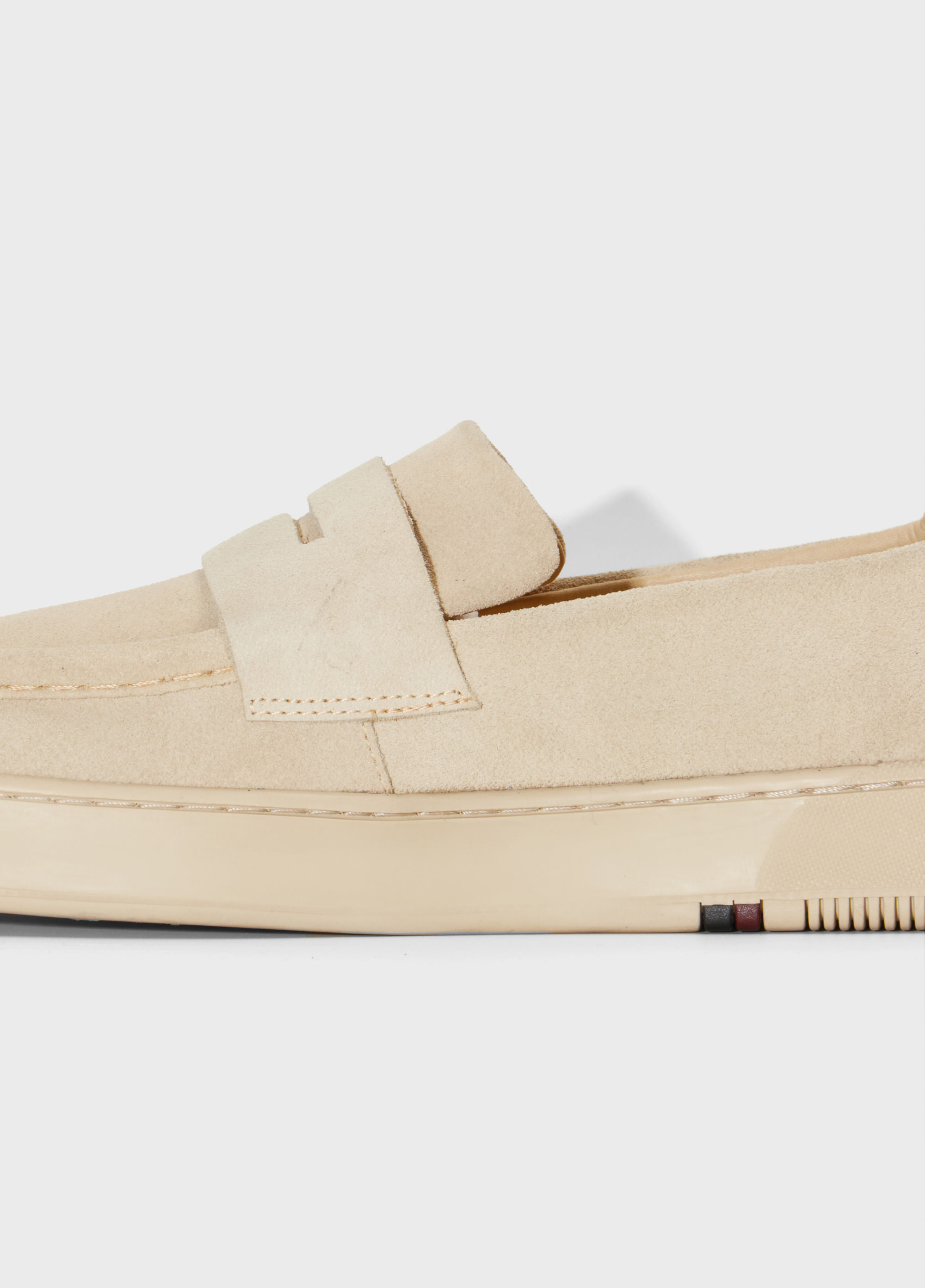 Tenis soho slip on camurça