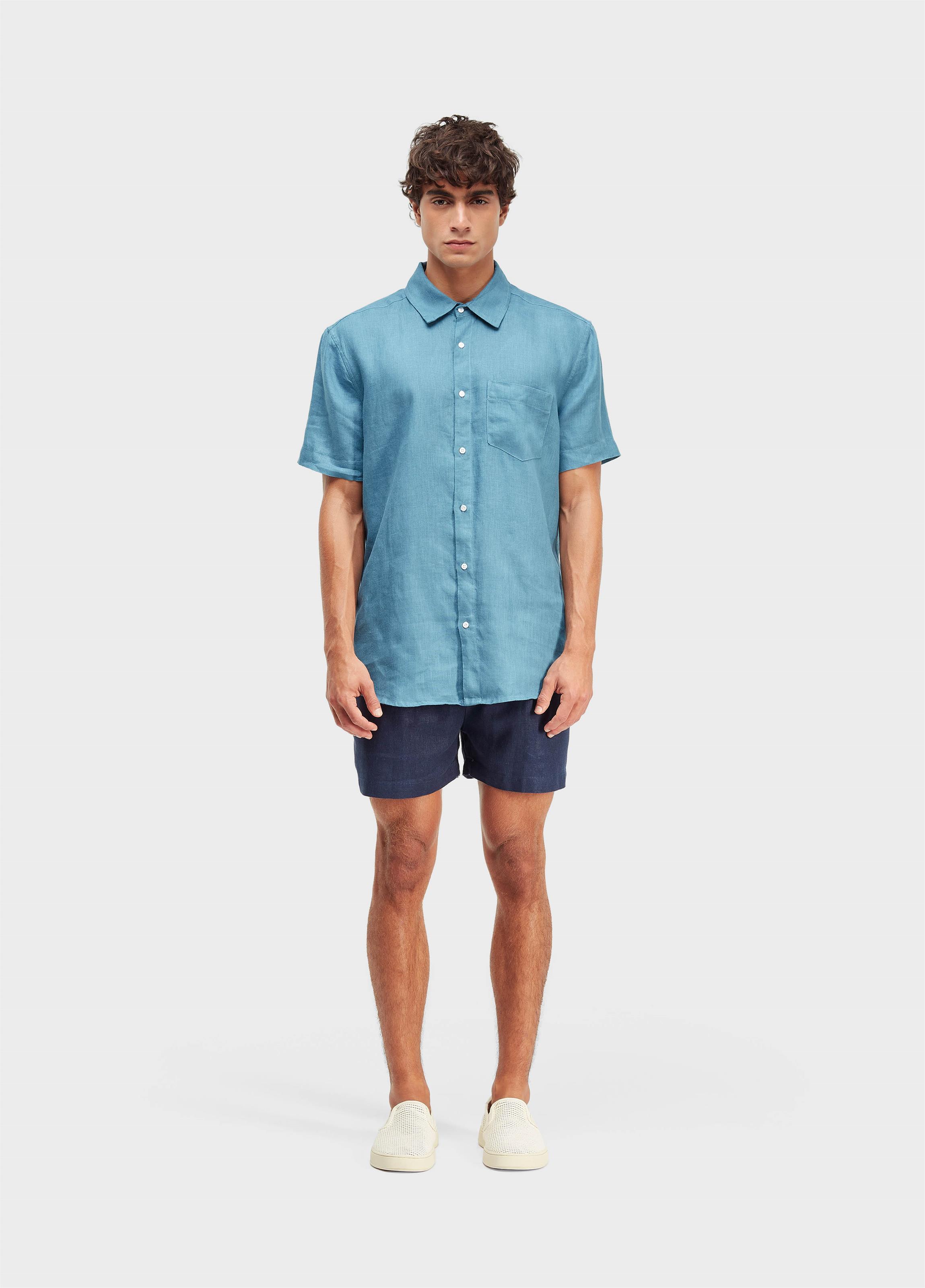 Short fluid linen pleats