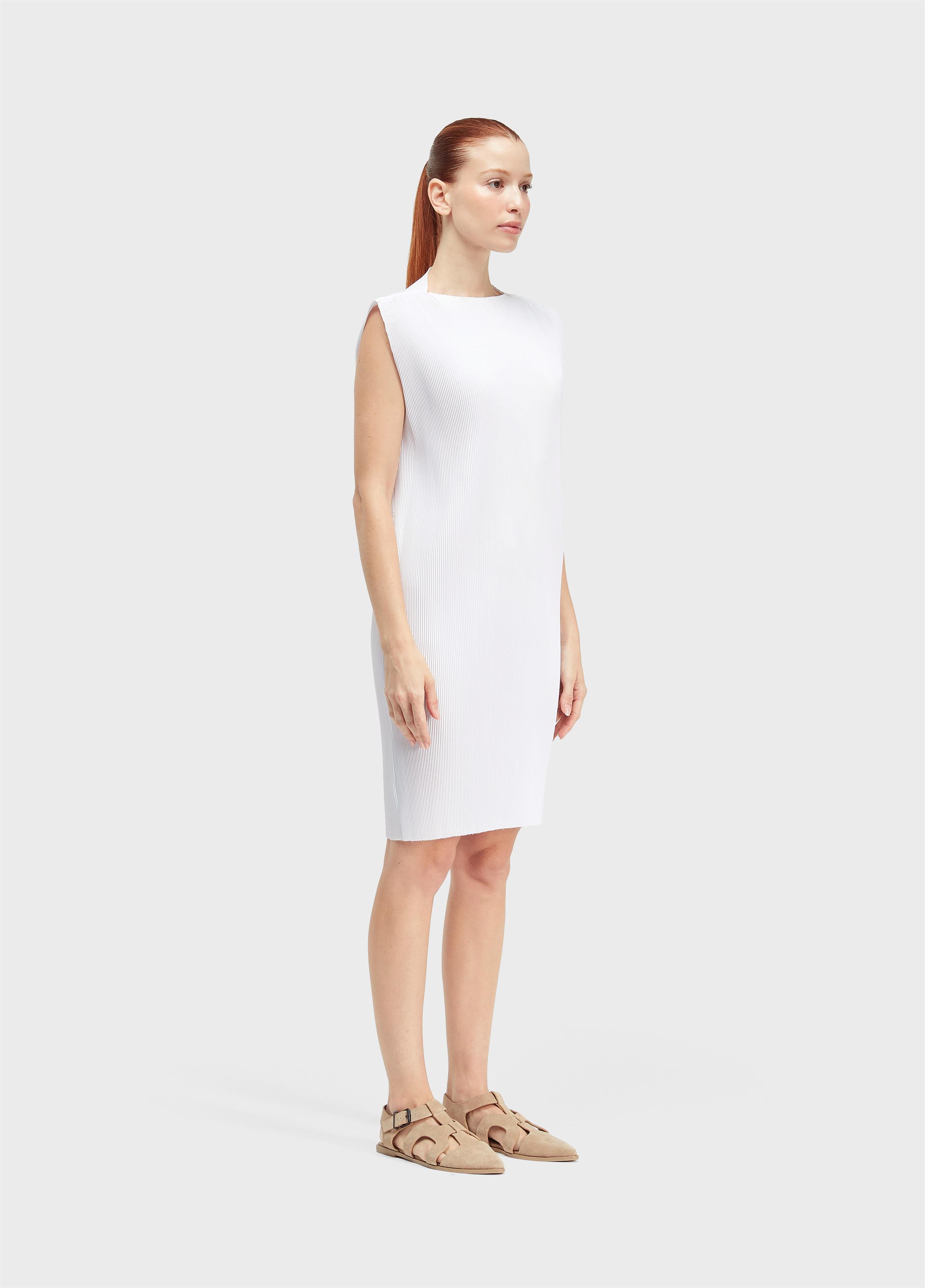 Vestido plissado curto